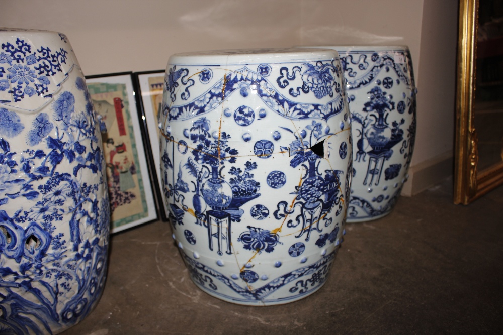 A pair of 18th Century blue and white Chinese ceramic barrel shaped garden seats, decorated - Image 3 of 17