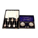 A pair of late Victorian shell shaped salts and spoons, Birmingham 1896; and a cased set of six