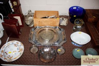 A quantity of various plated ware to include a pai