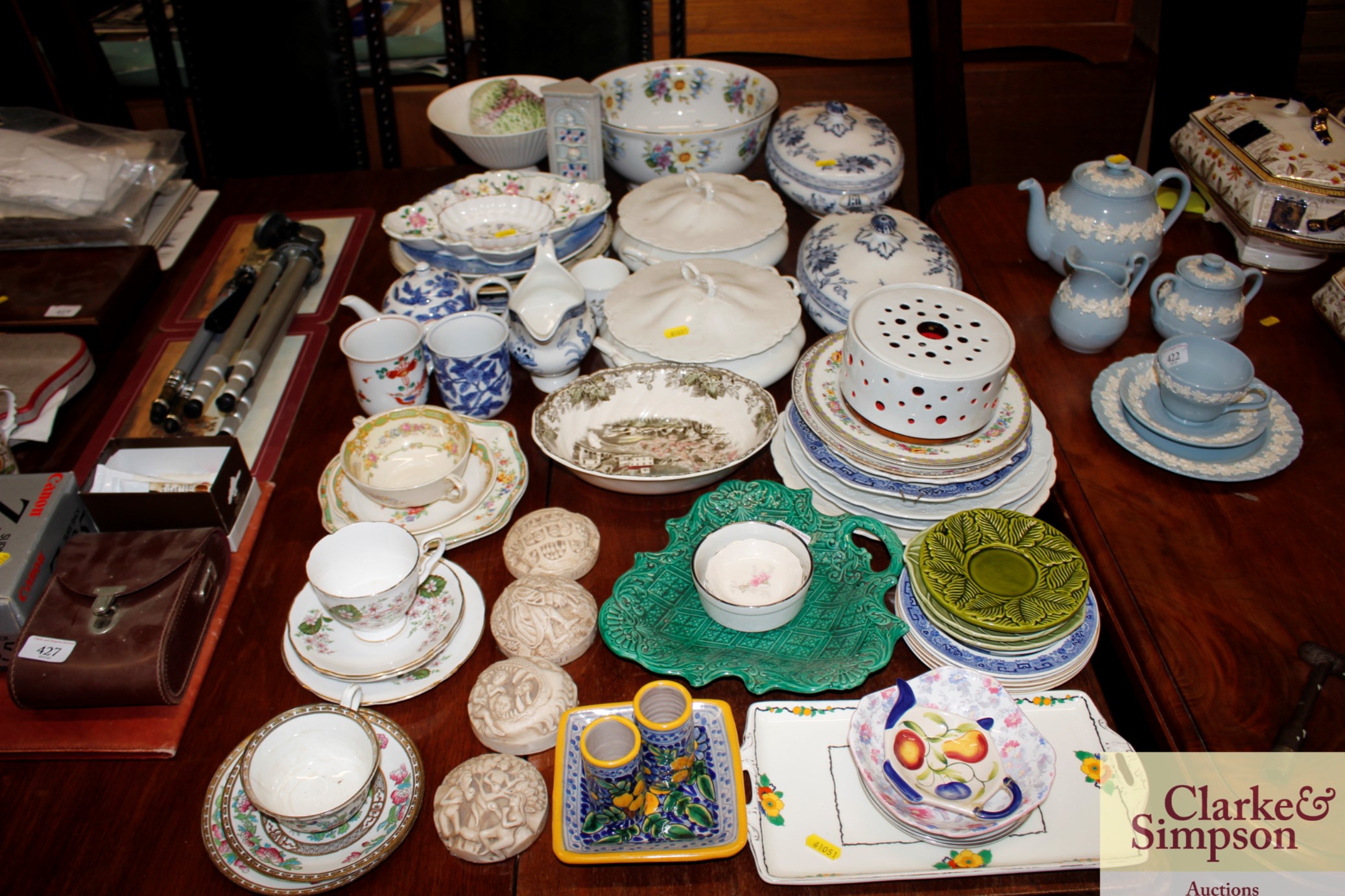 Various Victorian and later china to include turee
