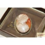 An oval cameo brooch