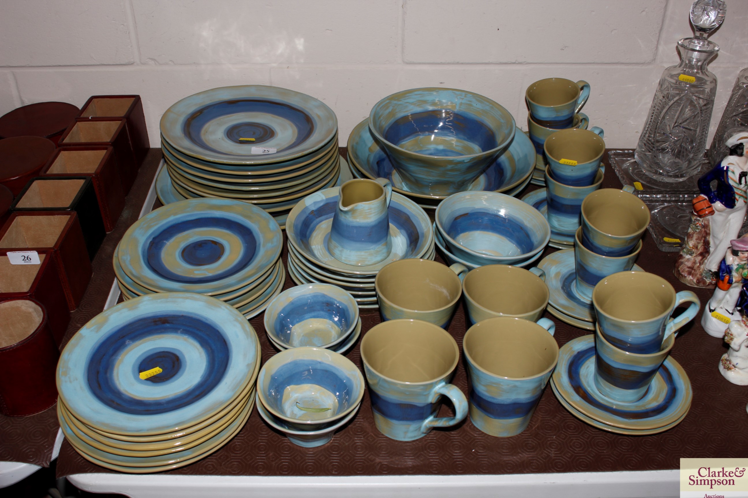 A quantity of pottery dinner and teaware