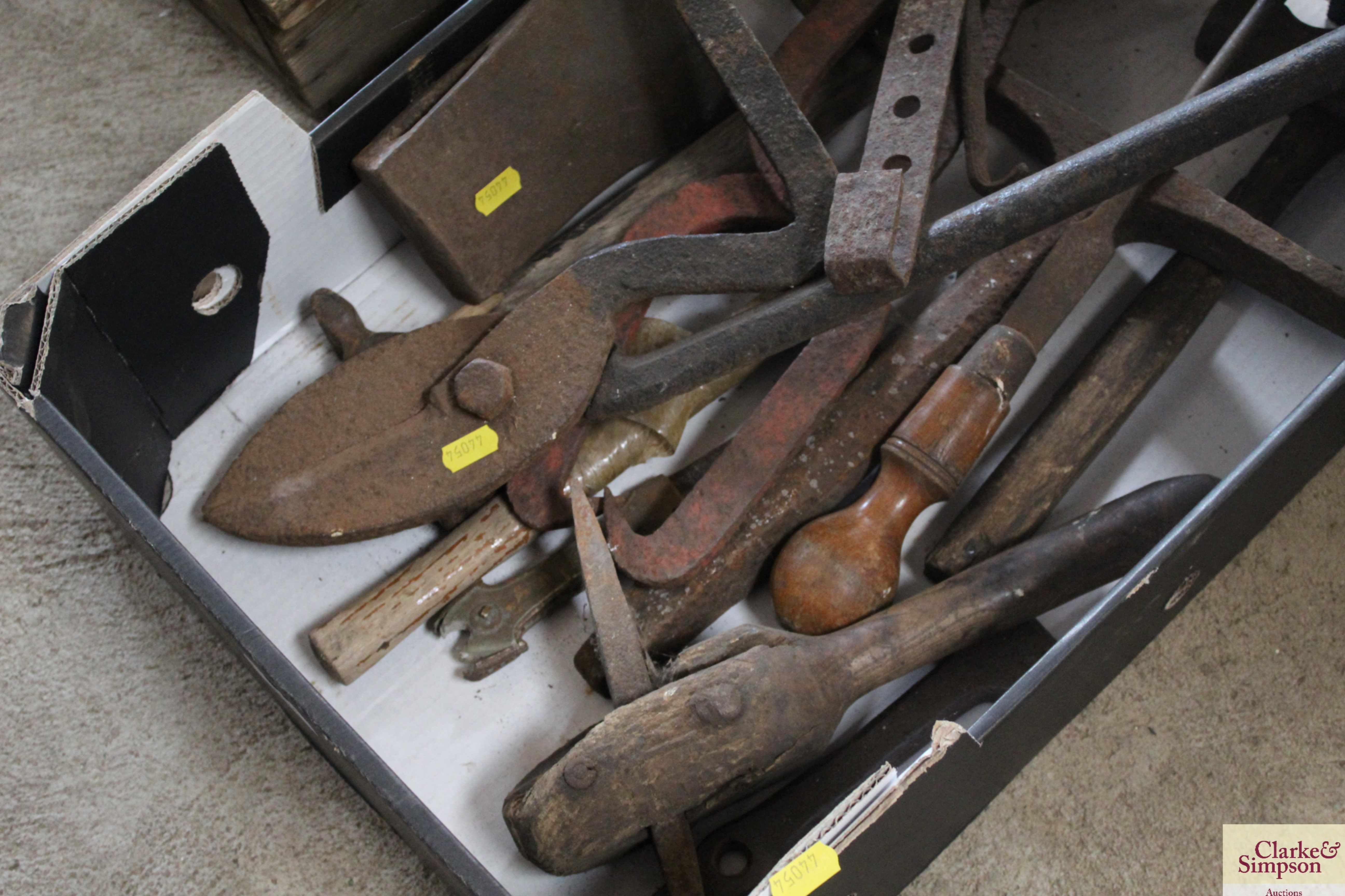 A collection of various tools including a tin cutt - Image 3 of 3
