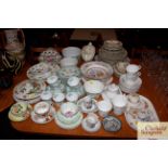 A quantity of various tea and dinnerware to includ