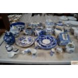 A quantity of 19th Century and later blue and whit