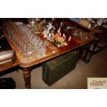 A Victorian mahogany extending dining table AF