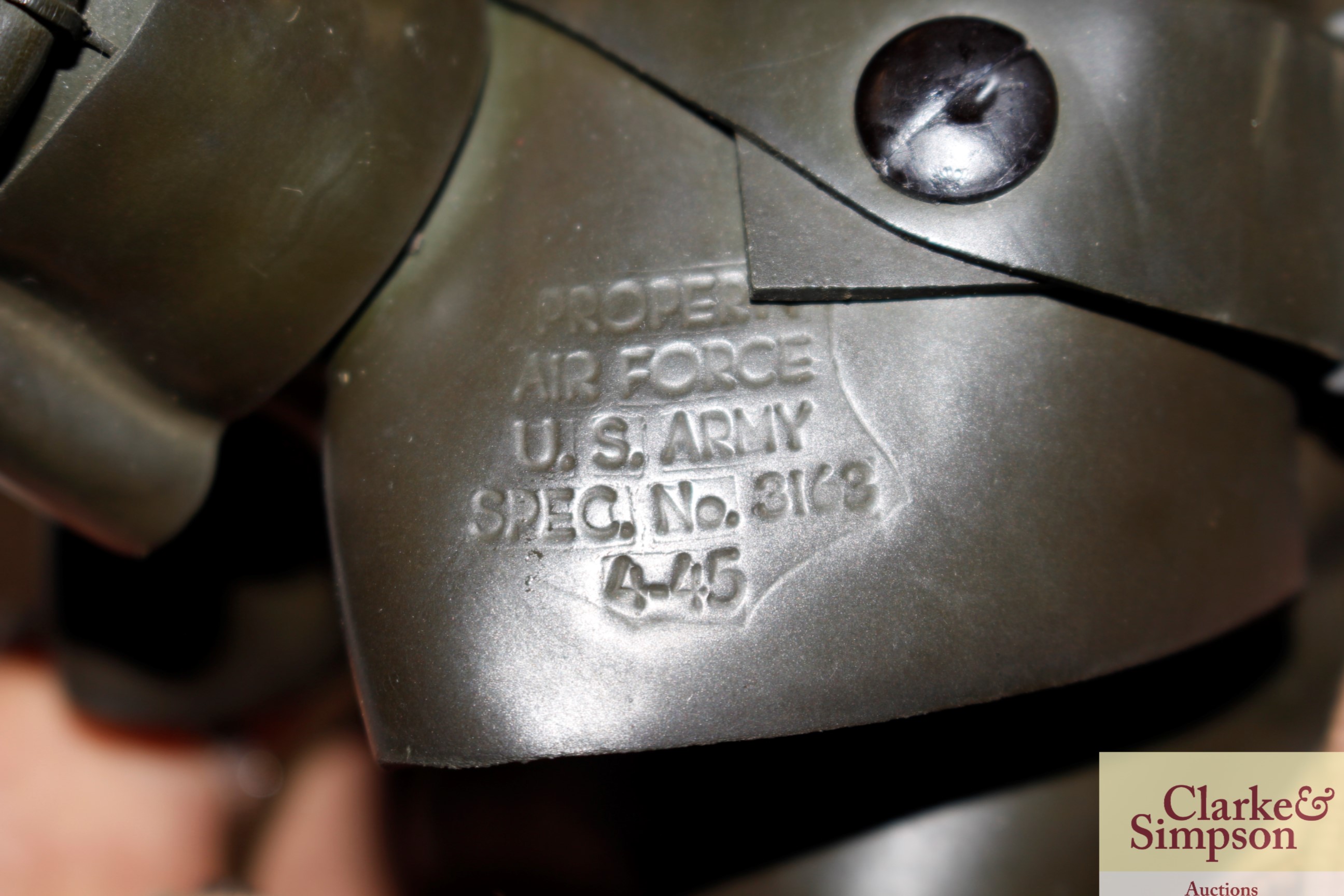 A USAAF pilots oxygen mask; and a military helmet - Image 5 of 5