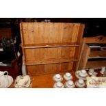 A pine plate rack