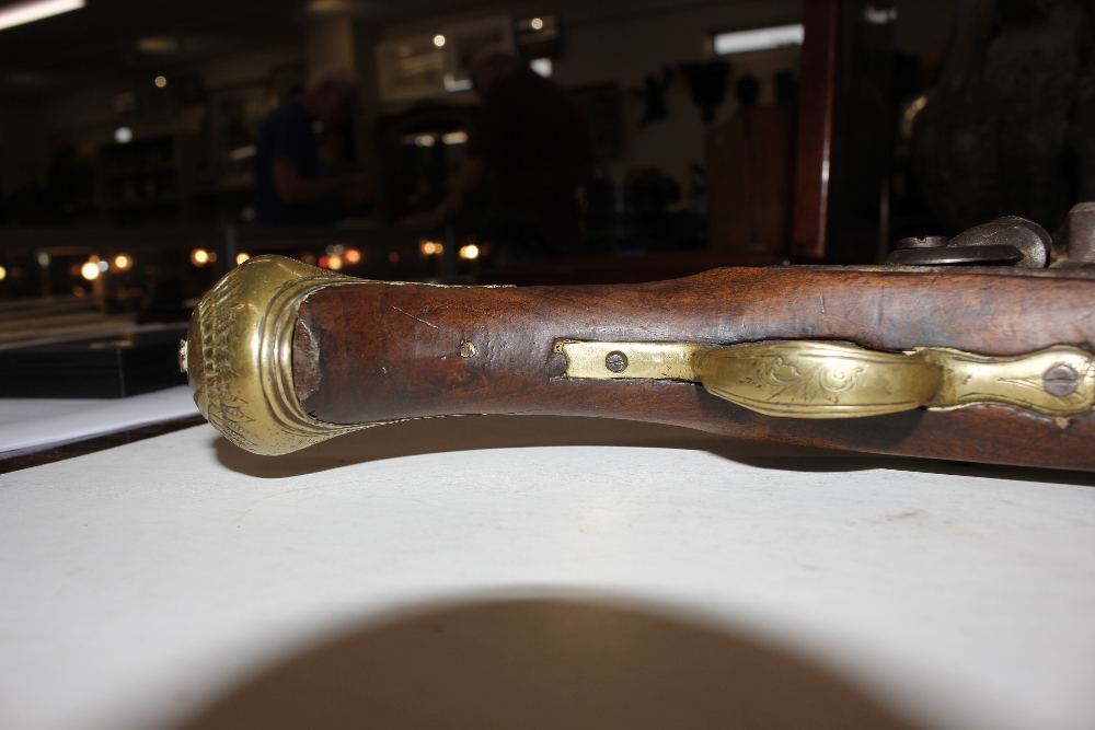 An 18th Century flintlock pistol, with brass mounts - Image 7 of 25