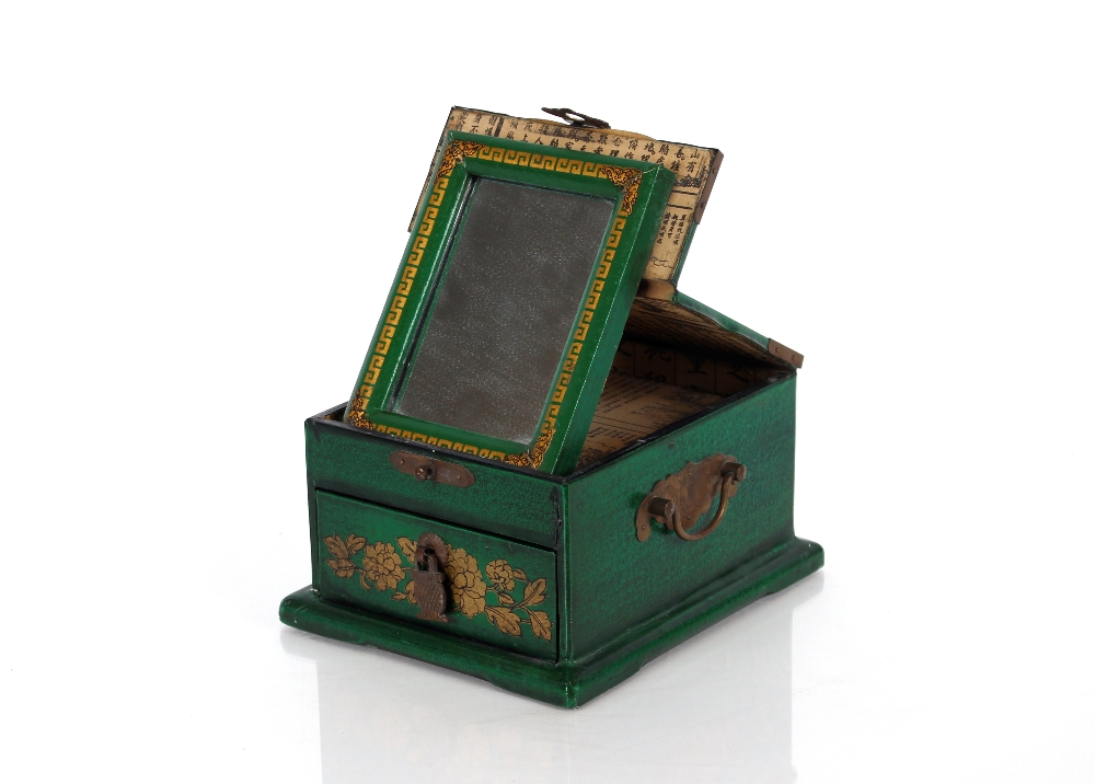 A Chinese green lacquer and chinoiserie dressing table box, with lift up mirror interior and - Image 2 of 2