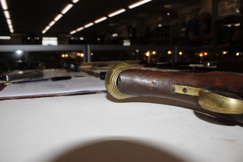 An 18th Century flintlock pistol, with brass mounts - Image 8 of 25