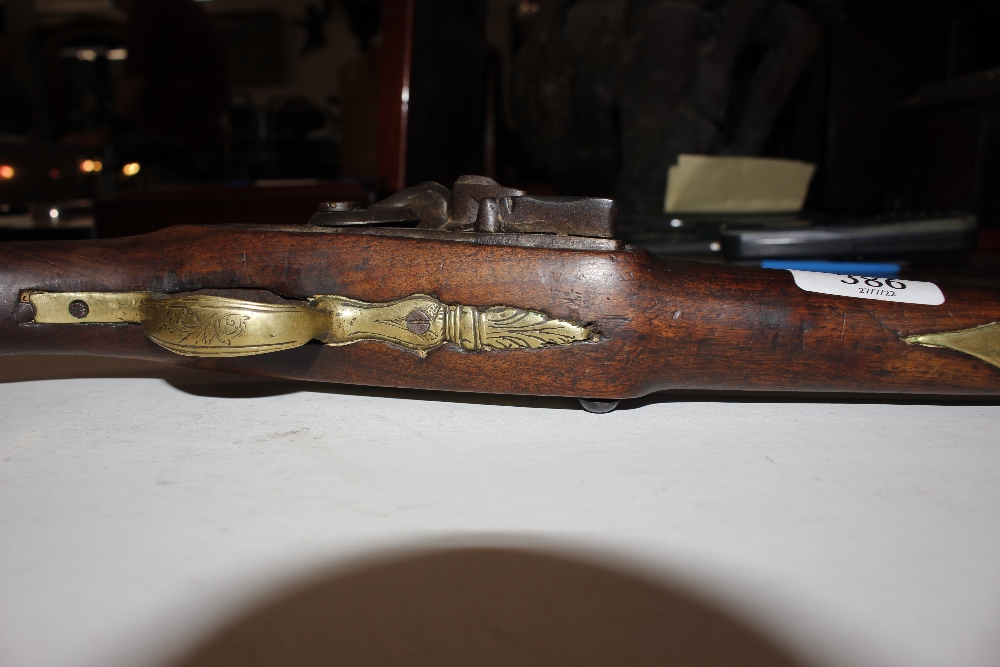 An 18th Century flintlock pistol, with brass mounts - Image 6 of 25