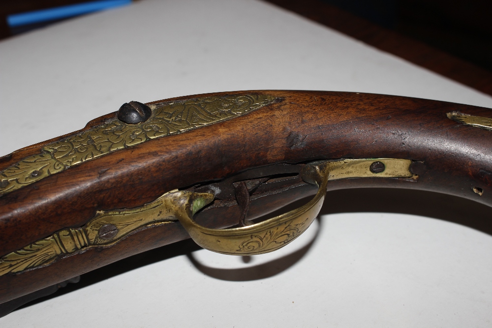 An 18th Century flintlock pistol, with brass mounts - Image 18 of 25