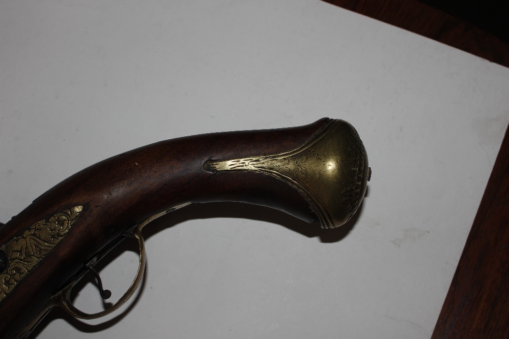 An 18th Century flintlock pistol, with brass mounts - Image 16 of 25