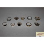 Assorted vintage white metal and silver gilt rings