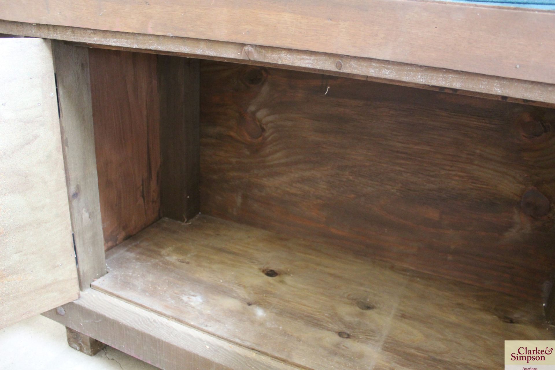 Approx. 1.2m wooden workshop cabinet with storage below. - Image 4 of 4
