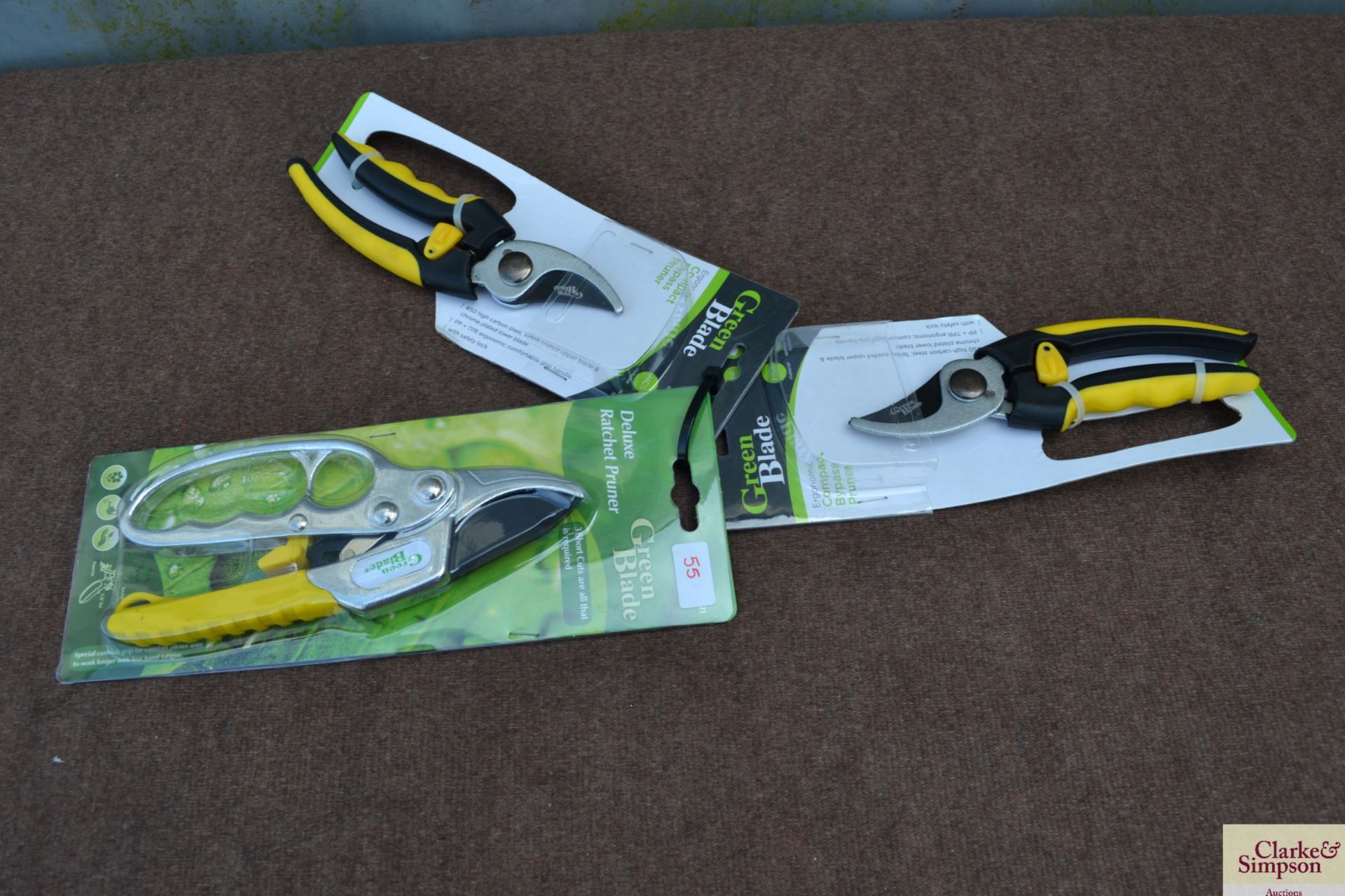 3 pairs secateurs. V