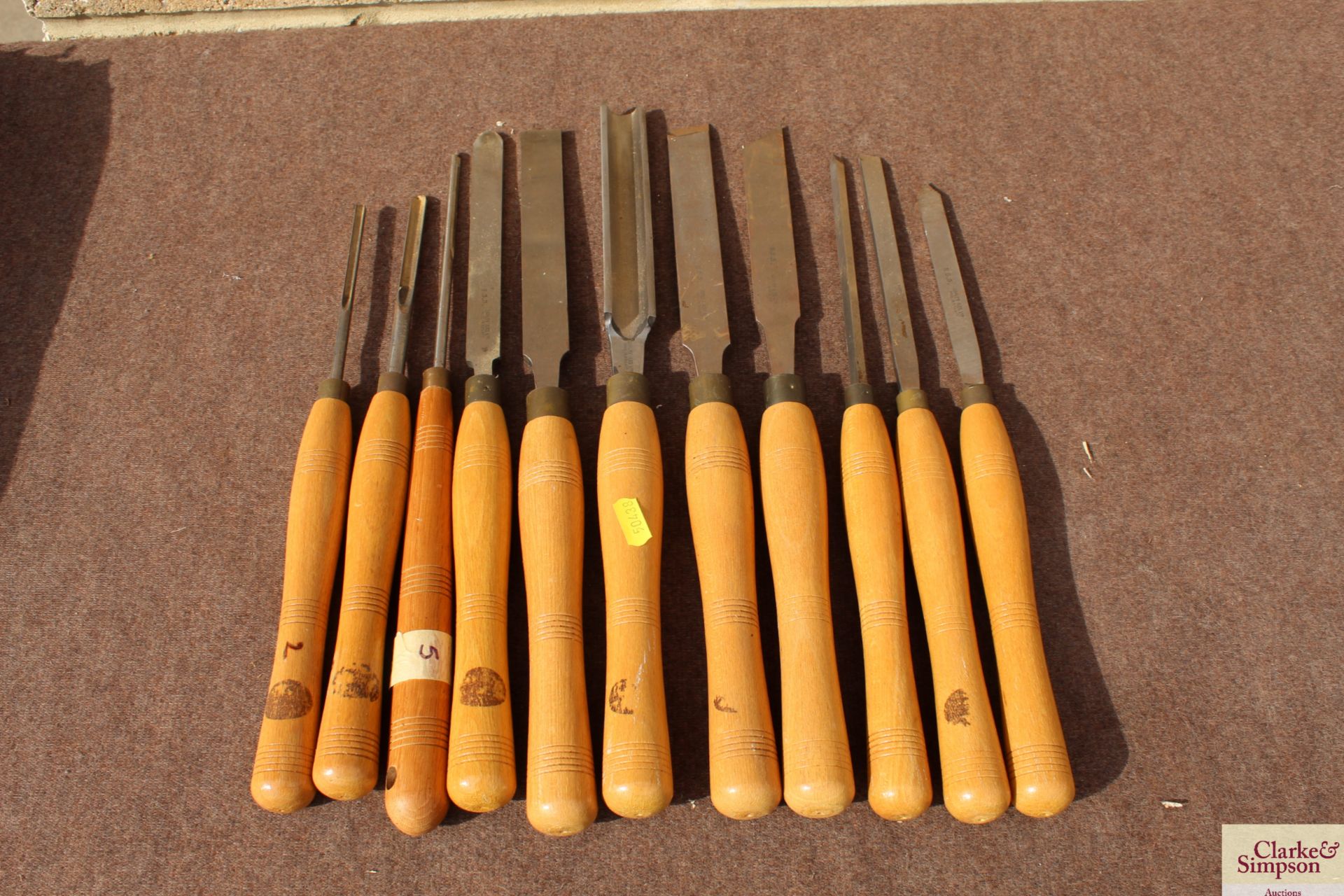 Tray containing a quantity of woodturning chisels.