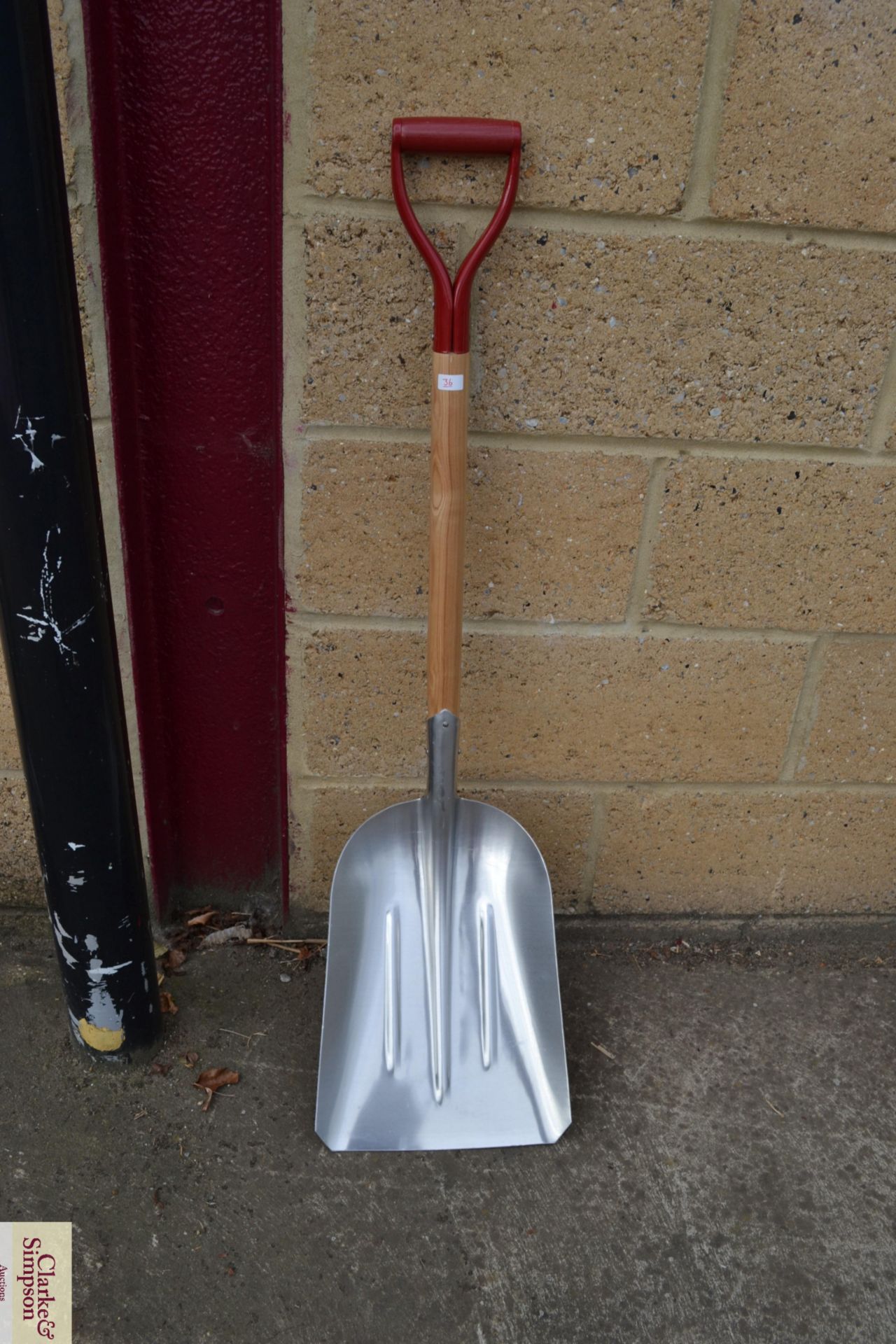 Aluminium shovel. V