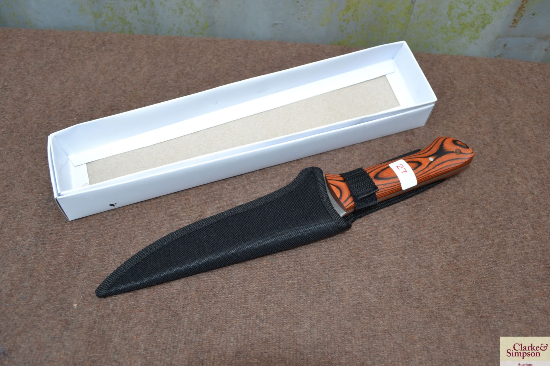 Knife & sheath. V - Image 2 of 2