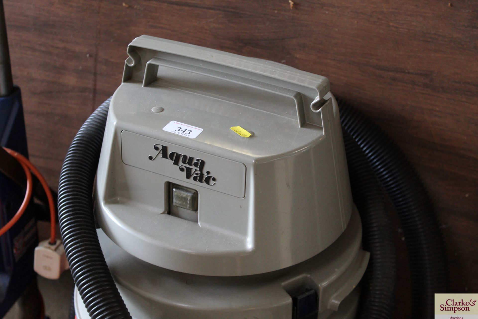 Aquavac Super40 vacuum cleaner. - Image 2 of 4