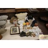 A quantity of various decorative china to include