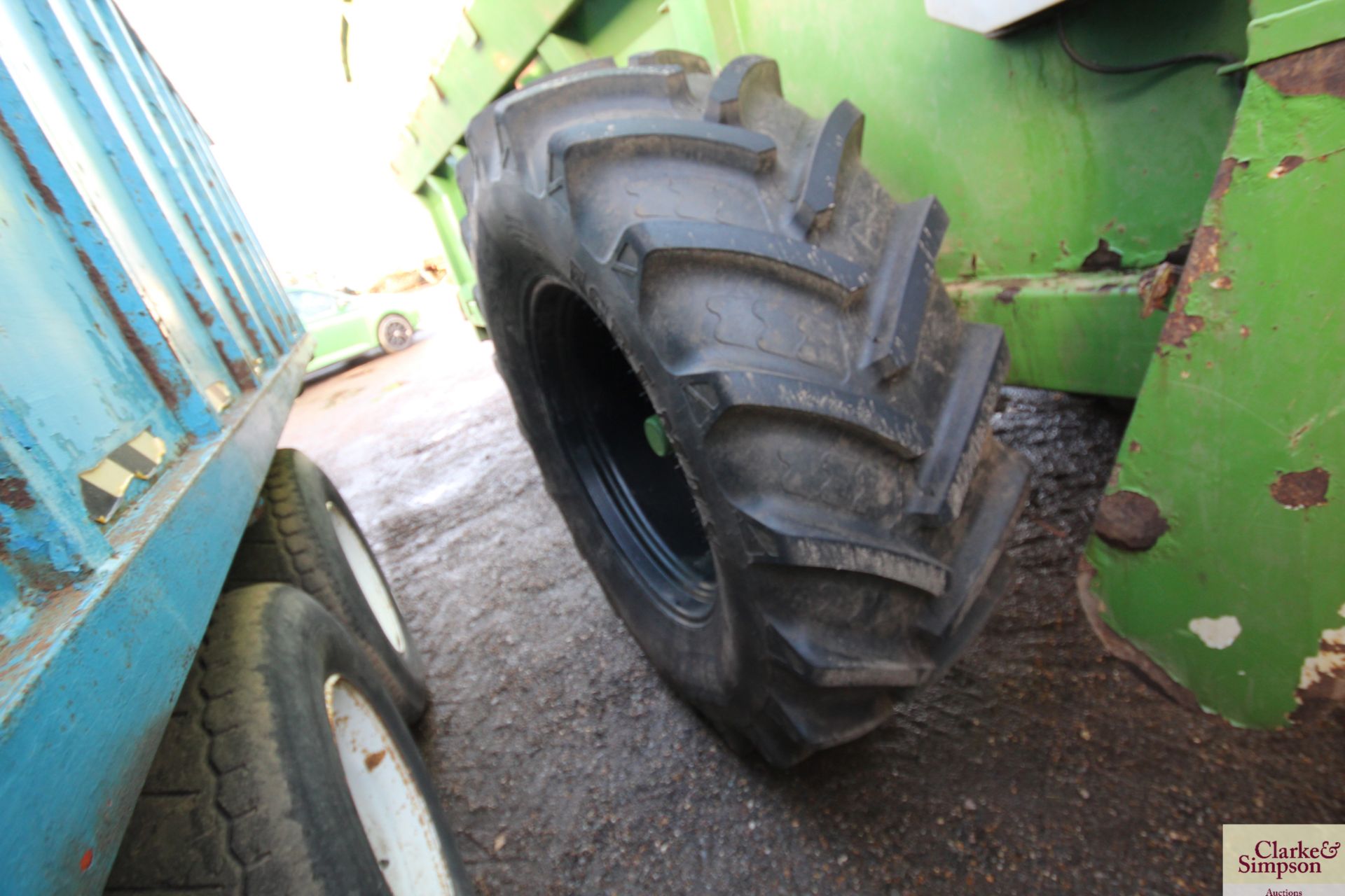 Agri-Hire 14T single axle rear discharge muck spre - Image 14 of 17