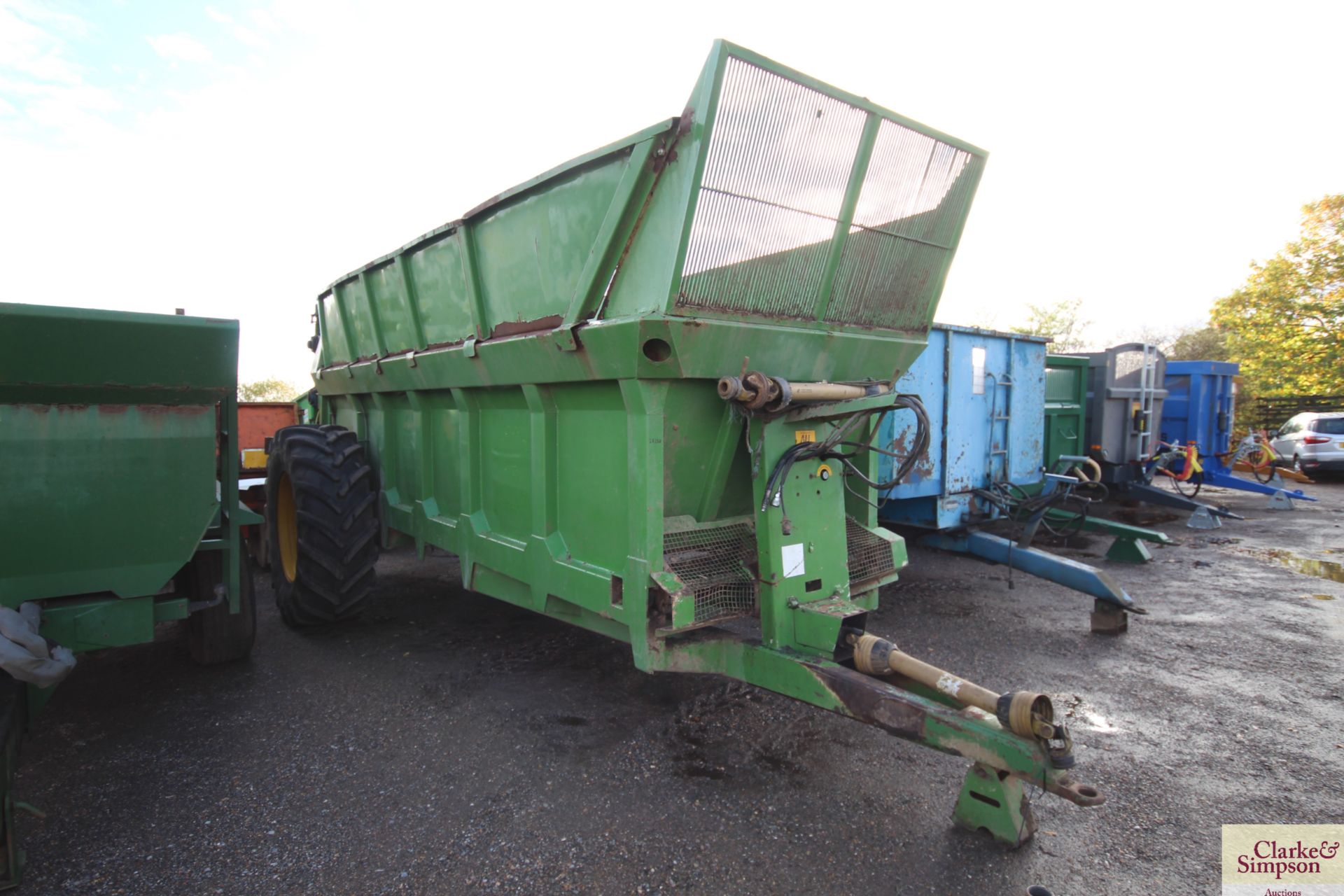 Agri-Hire 14T single axle rear discharge muck spre
