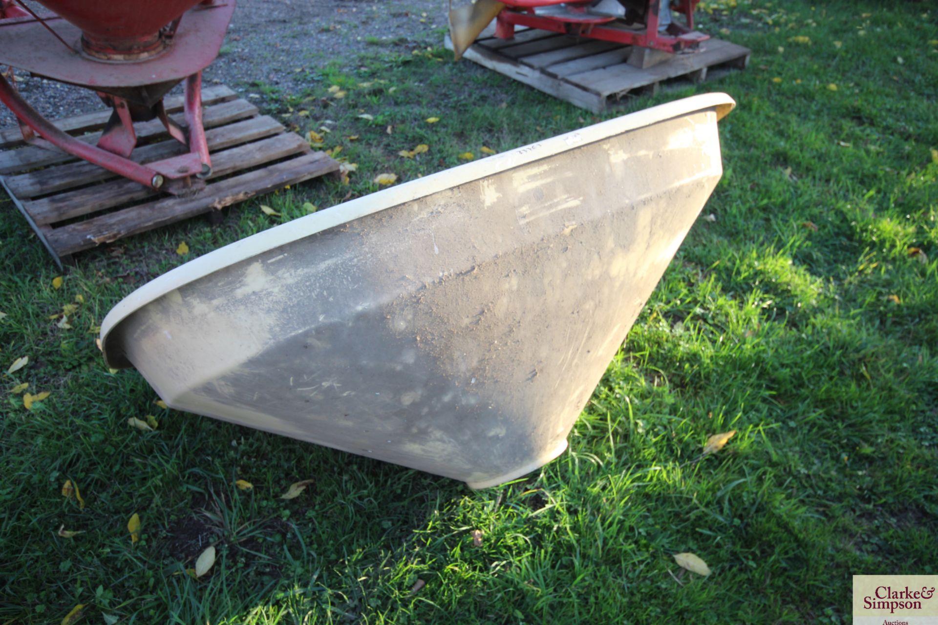 Vicon fertiliser spreader hopper. - Image 2 of 3