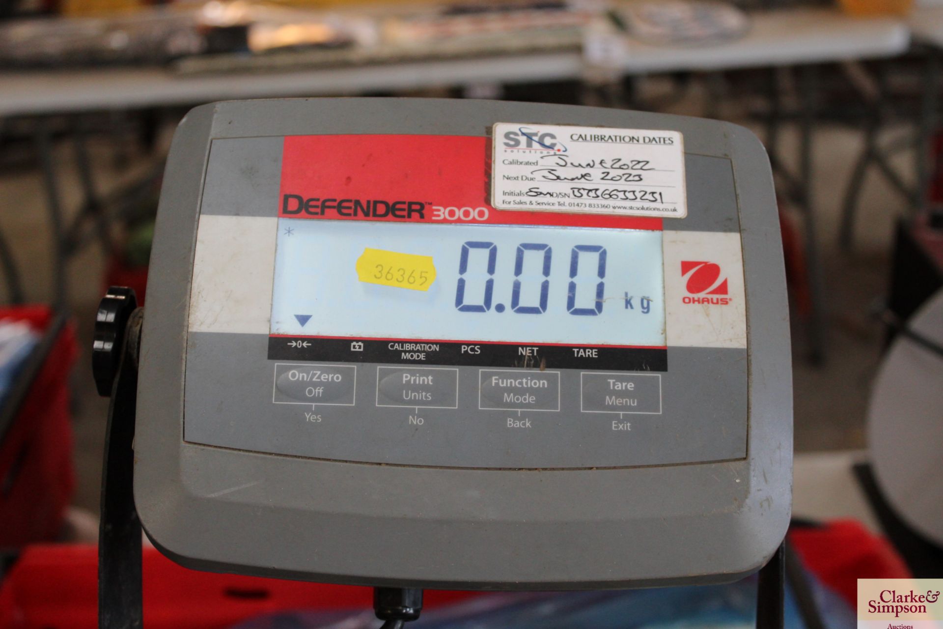 **CATALOGUE CHANGE** Ohaus Defender 3000 platform scale. No power lead. For sale on behalf of Sutton - Image 3 of 3