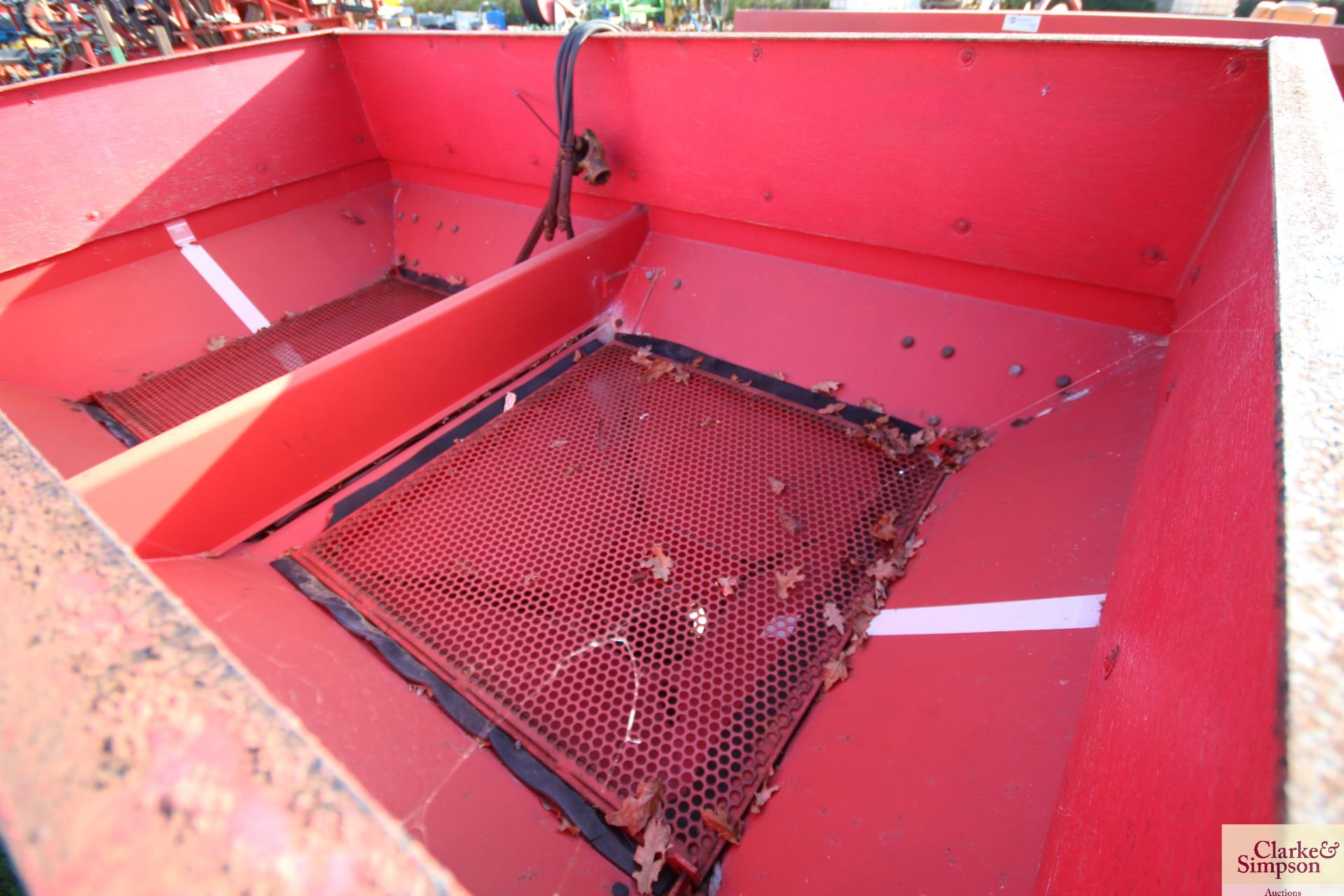 Lely Centreliner twin disc fertiliser spreader. With hopper extension. 1995. V - Image 9 of 12