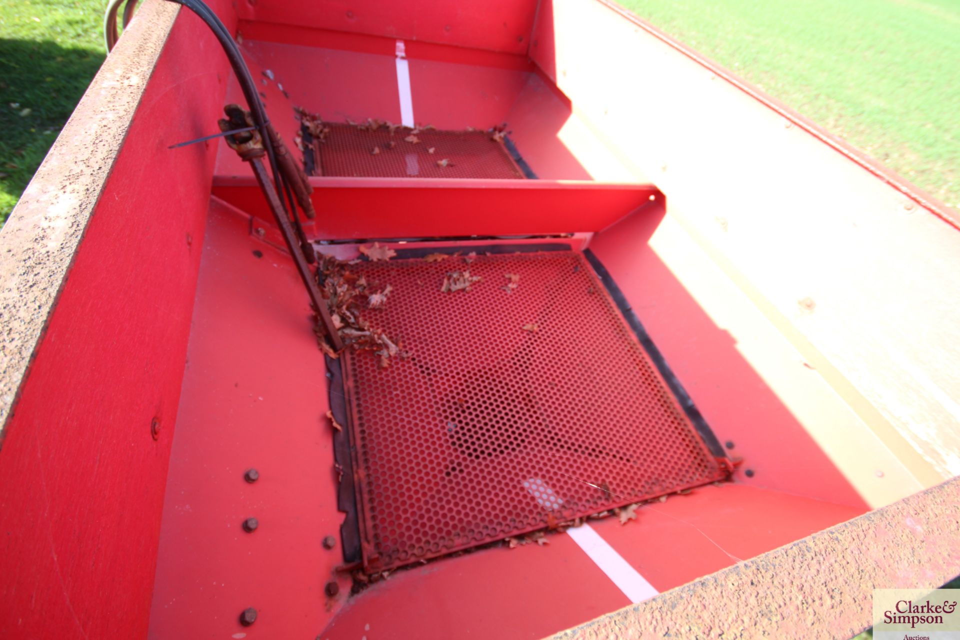 Lely Centreliner twin disc fertiliser spreader. With hopper extension. 1995. V - Image 8 of 12