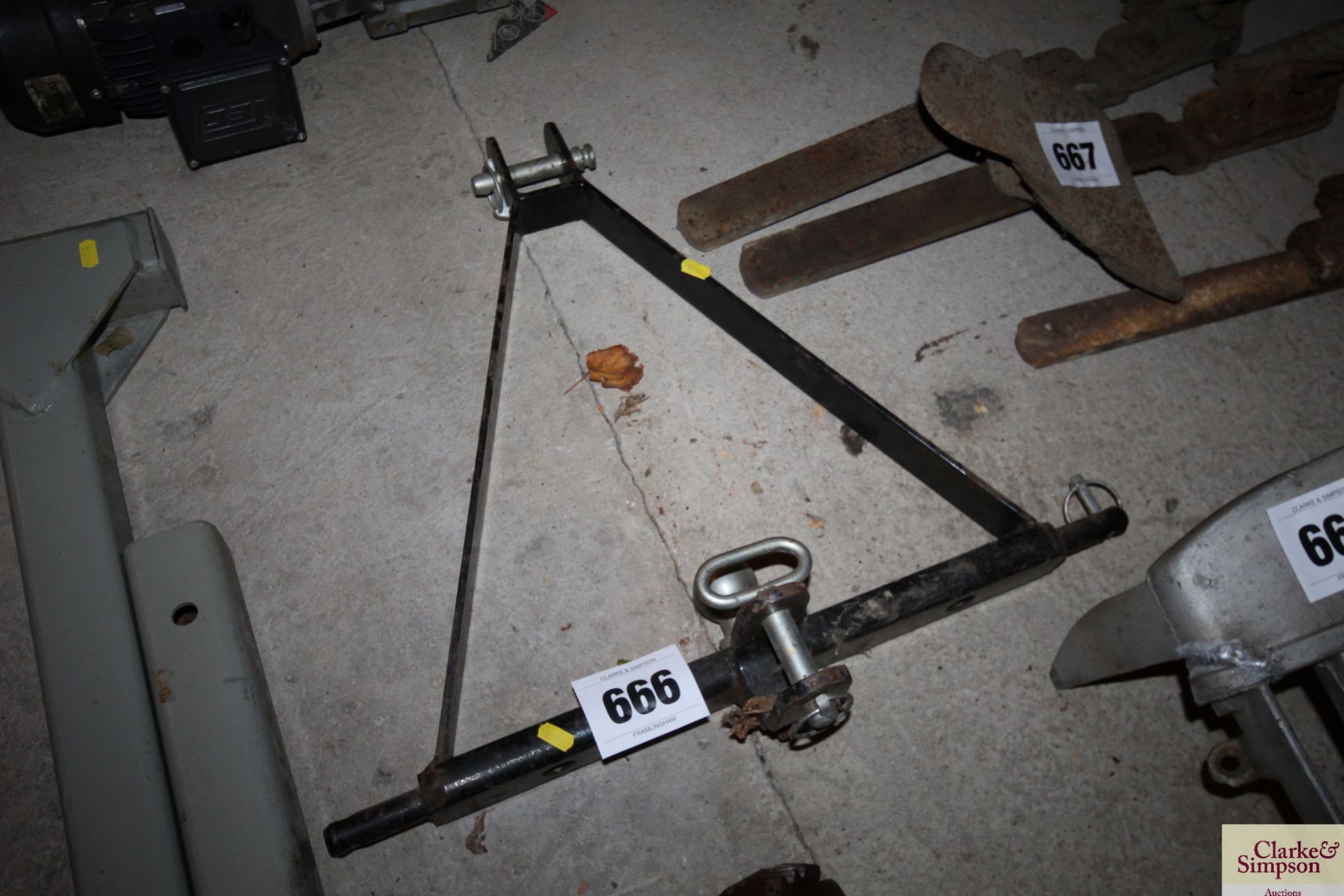 Unused linkage ball hitch.