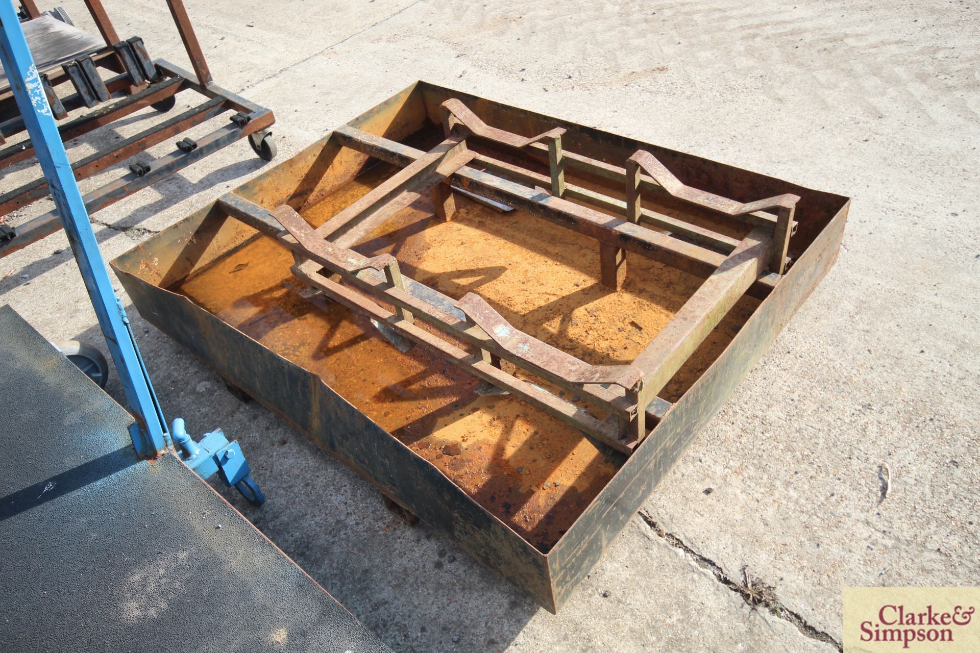 Double oil barrel stand and spill tray. - Image 2 of 2