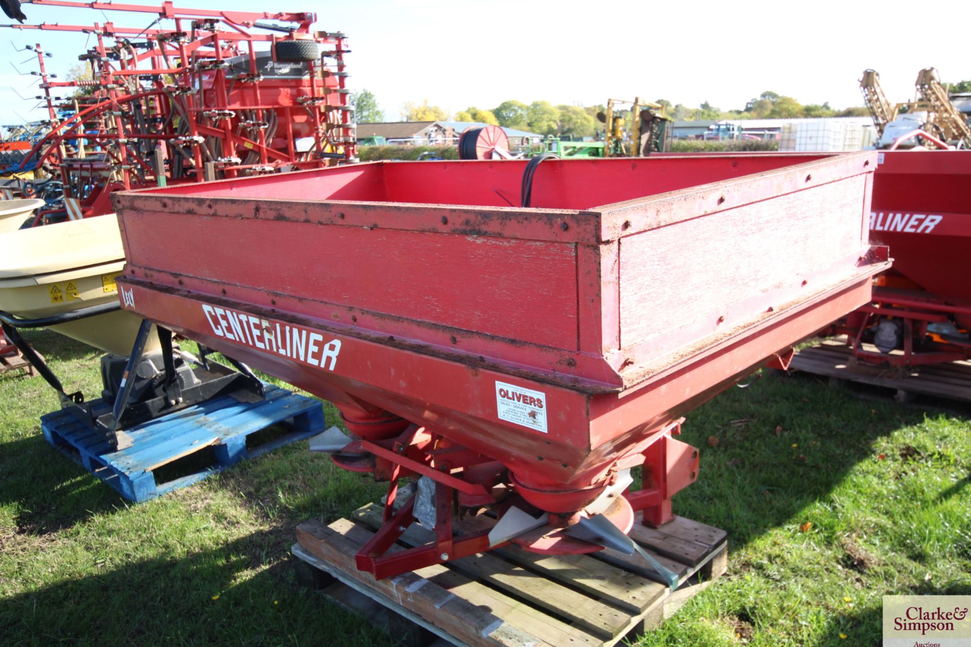 Lely Centreliner twin disc fertiliser spreader. With hopper extension. 1995. V - Image 4 of 12