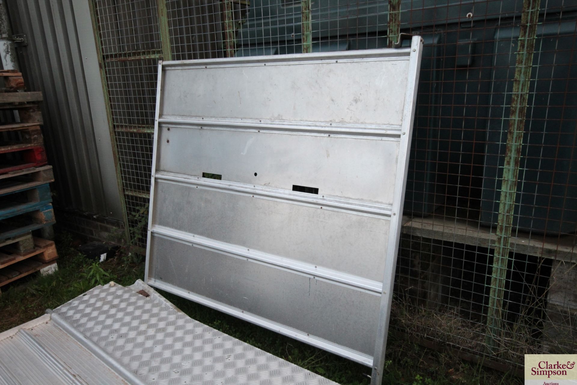 Ifor Williams livestock divider. V