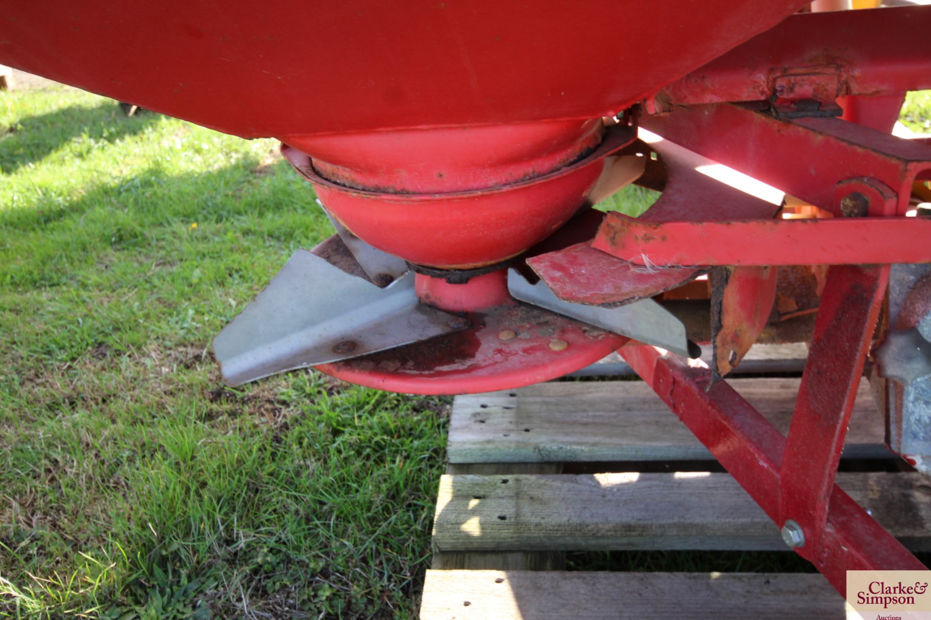 Lely Centreliner twin disc fertiliser spreader. With hopper extension. 1995. V - Image 10 of 12