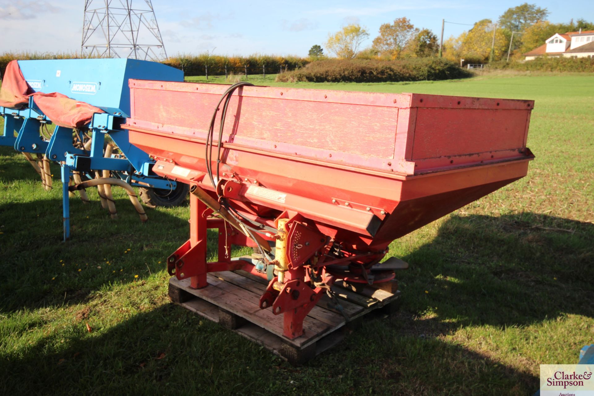 Lely Centreliner twin disc fertiliser spreader. With hopper extension. 1995. V - Image 2 of 12