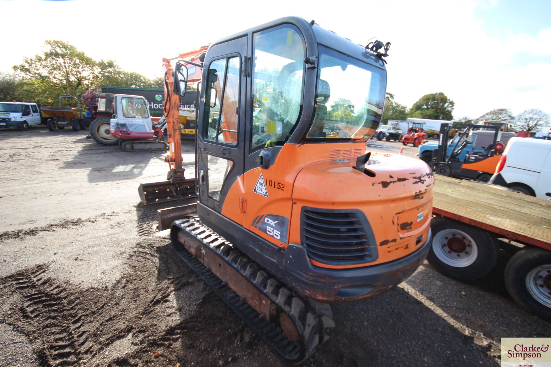 Doosan DX55E 5.5T excavator. 2011. 5,045 hours. Serial number 50461. With new rubber tracks 50 hours - Image 4 of 68