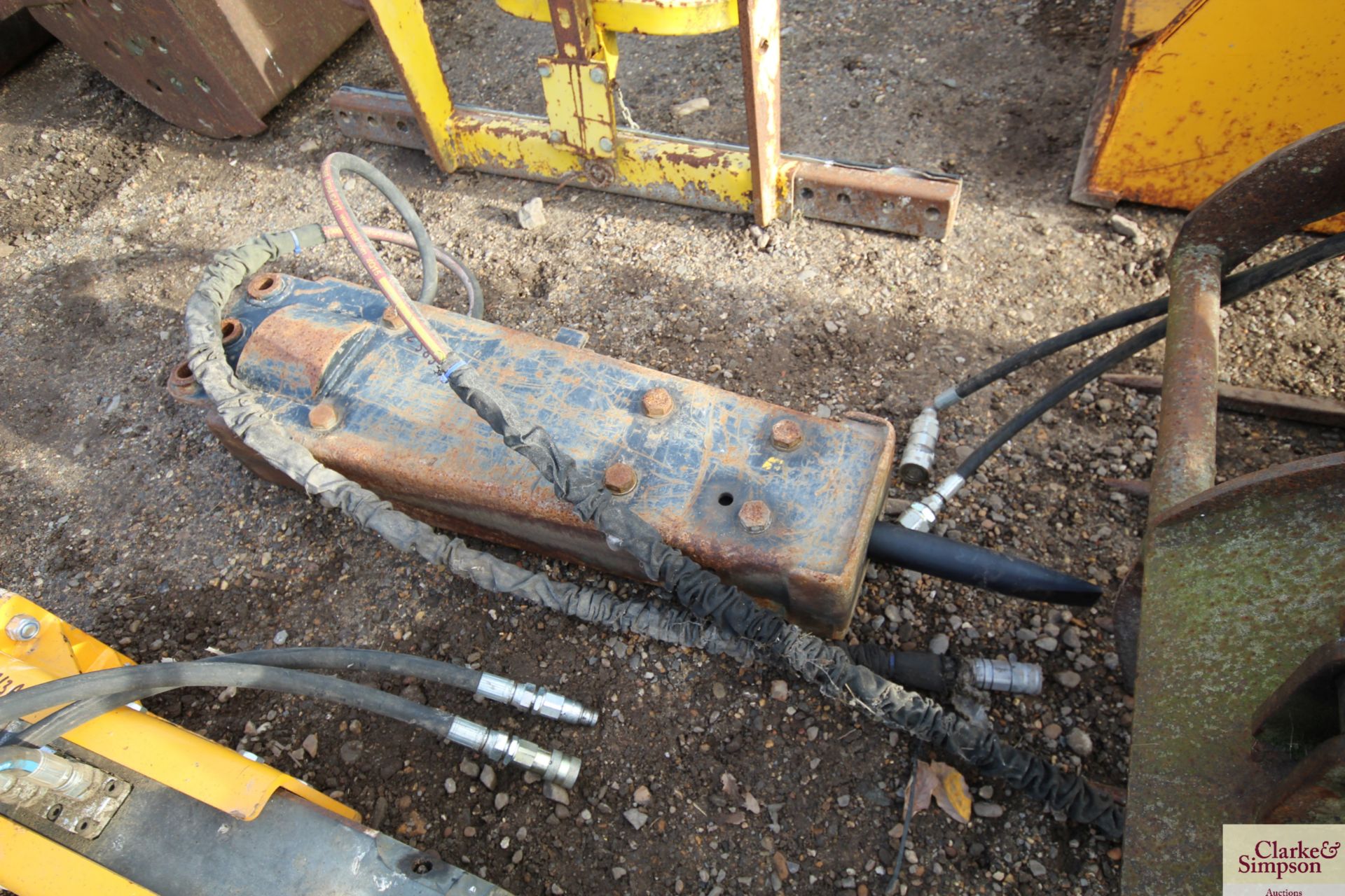 Breaker for excavator. With new point. - Image 2 of 3