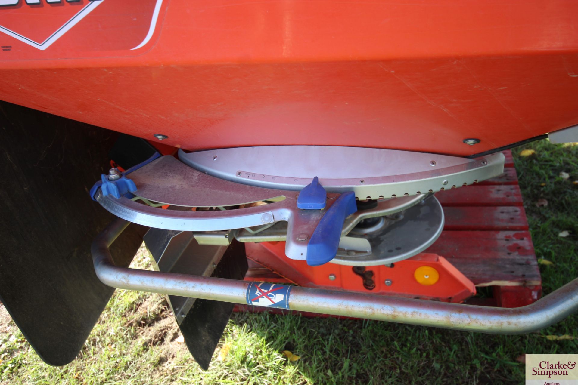 Kuhn Axis 30.1 24m twin disc fertiliser spreader. 2010 With hopper extension and cover. Owned from - Image 12 of 15