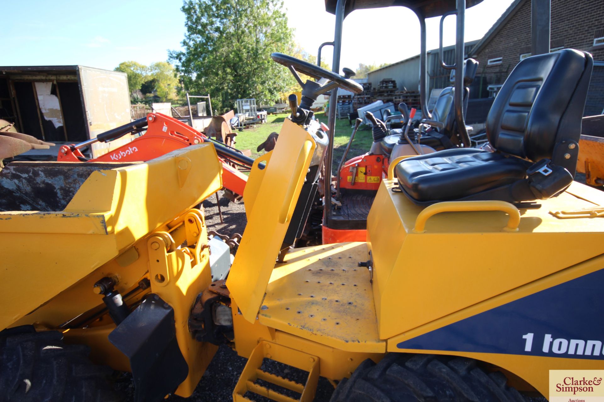 Thwaites 1T hydrostatic 4WD skip loading dumper. 2006. c.2,000 hours. Serial number - Image 8 of 25