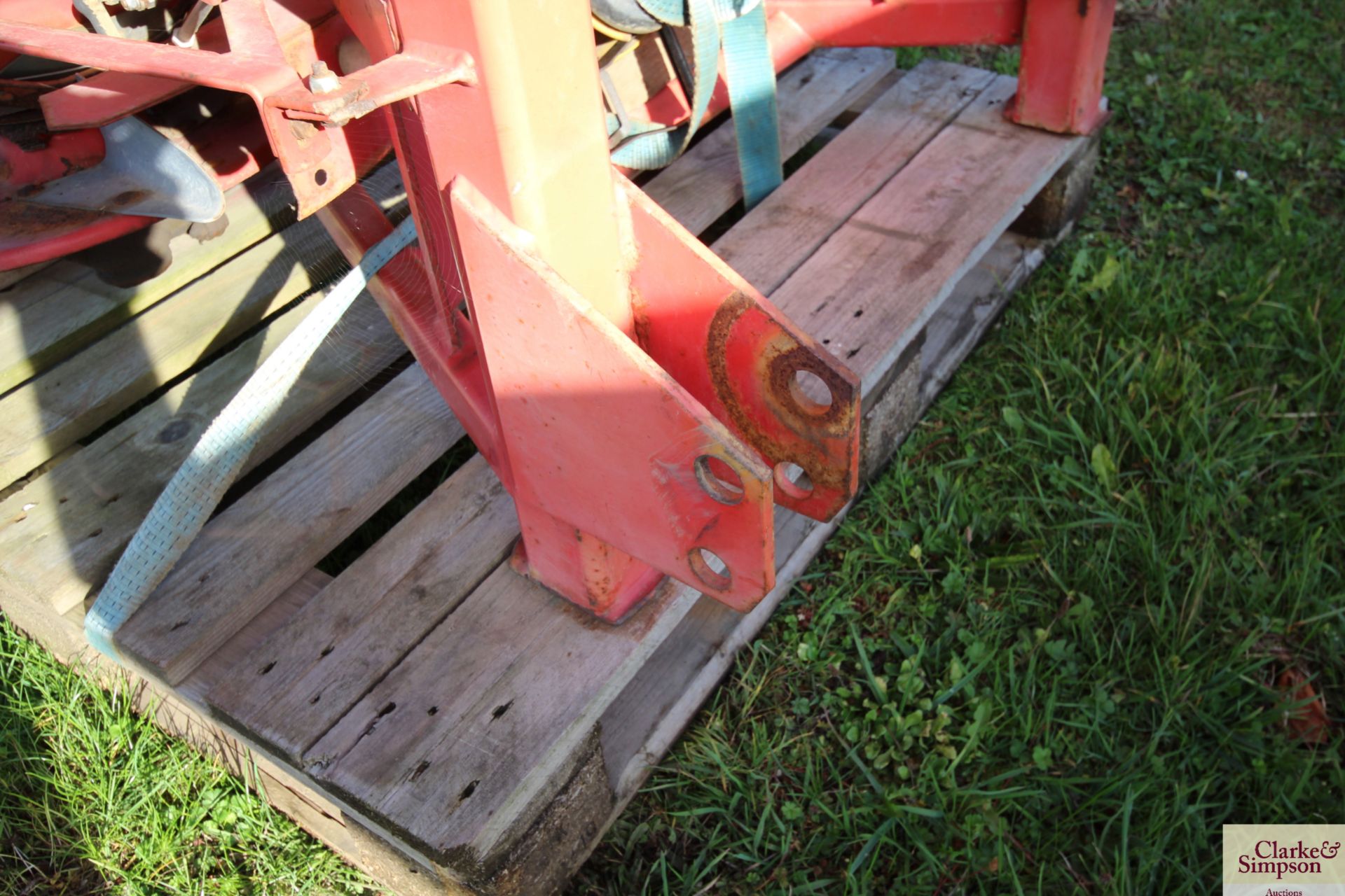 Lely Centreliner twin disc fertiliser spreader. With hopper extension. 1995. V - Image 6 of 12