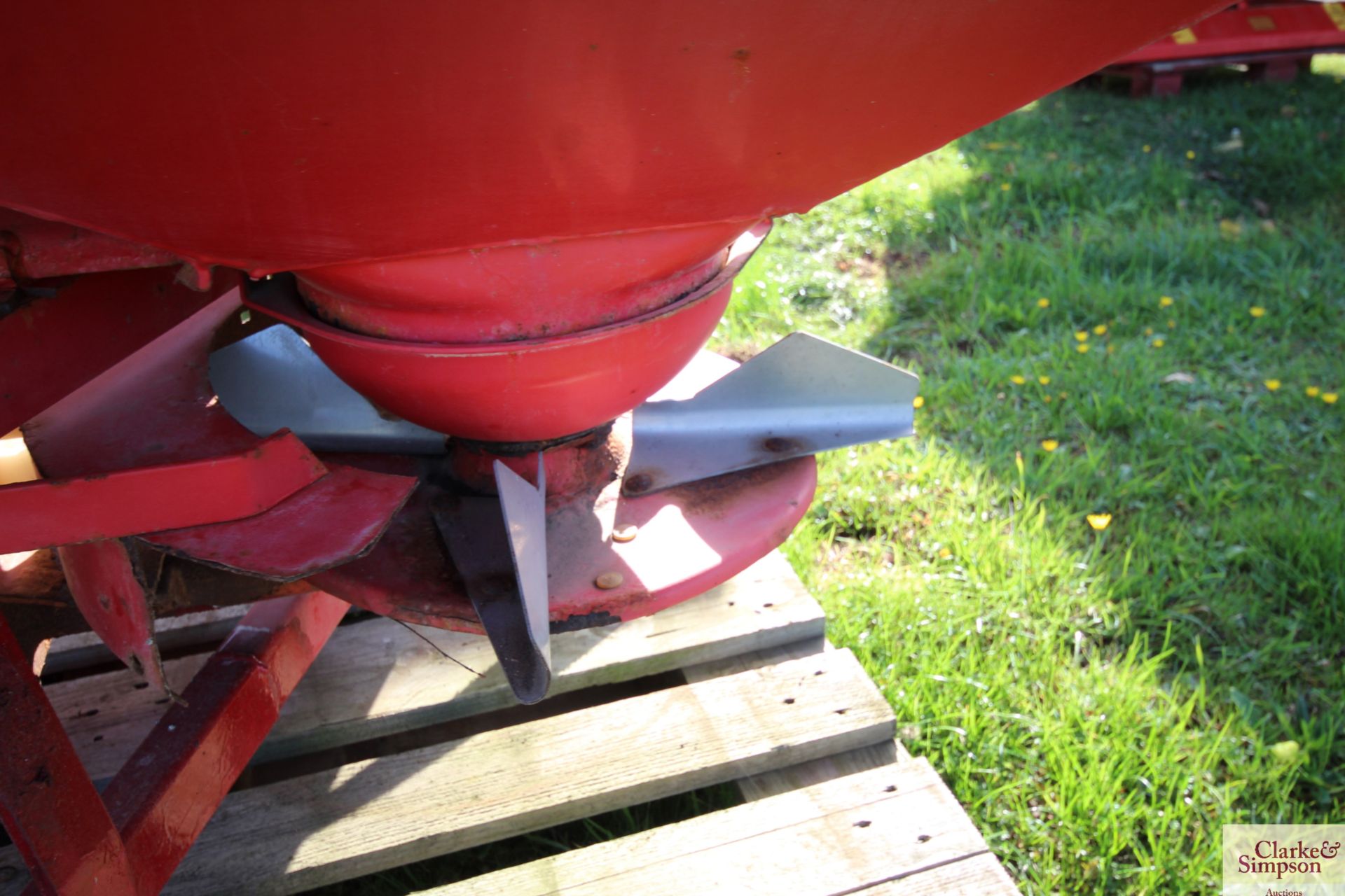 Lely Centreliner twin disc fertiliser spreader. With hopper extension. 1995. V - Image 12 of 12