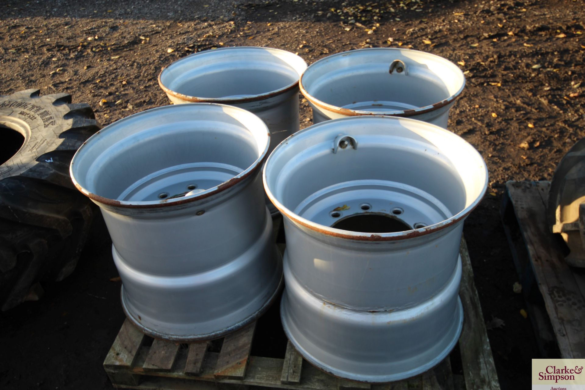 **CATALOGUE CHANGE** 4x 20x22.5 10 stud trailer rims. V - Image 2 of 6