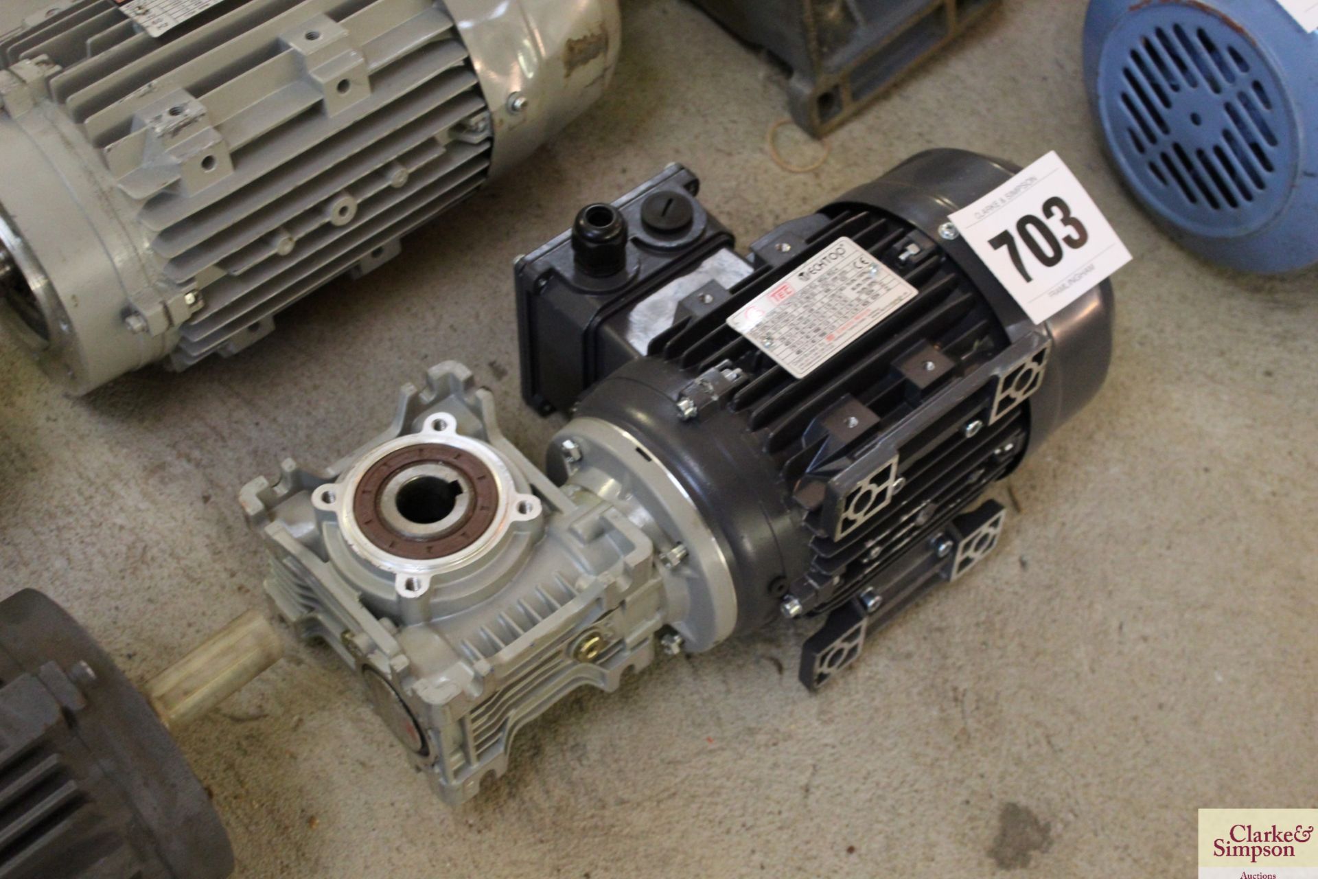TEC 0.75kw electric motor and gearbox. For sale on - Image 2 of 3