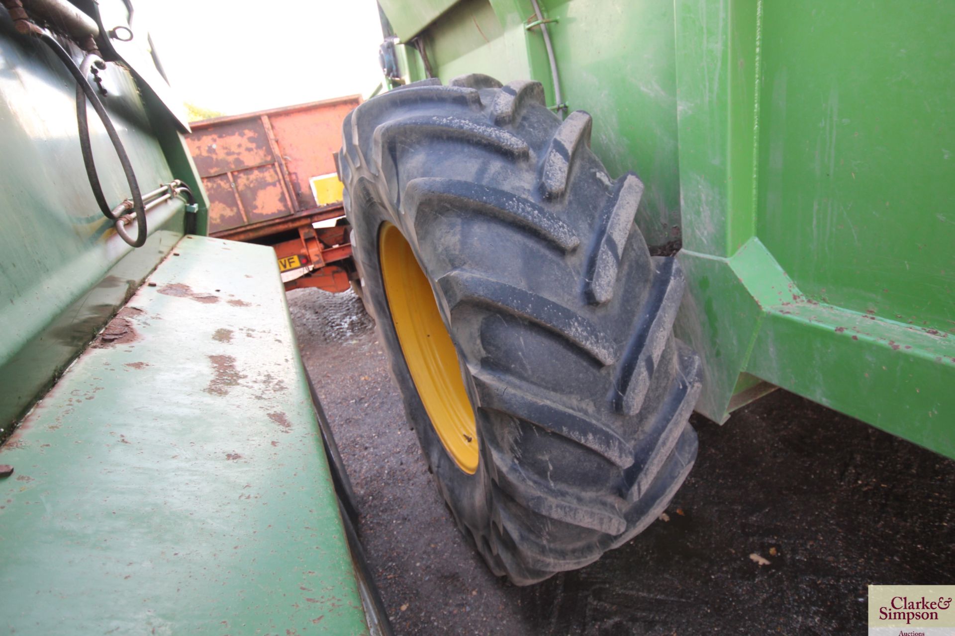 Agri-Hire 14T single axle rear discharge muck spre - Image 11 of 17