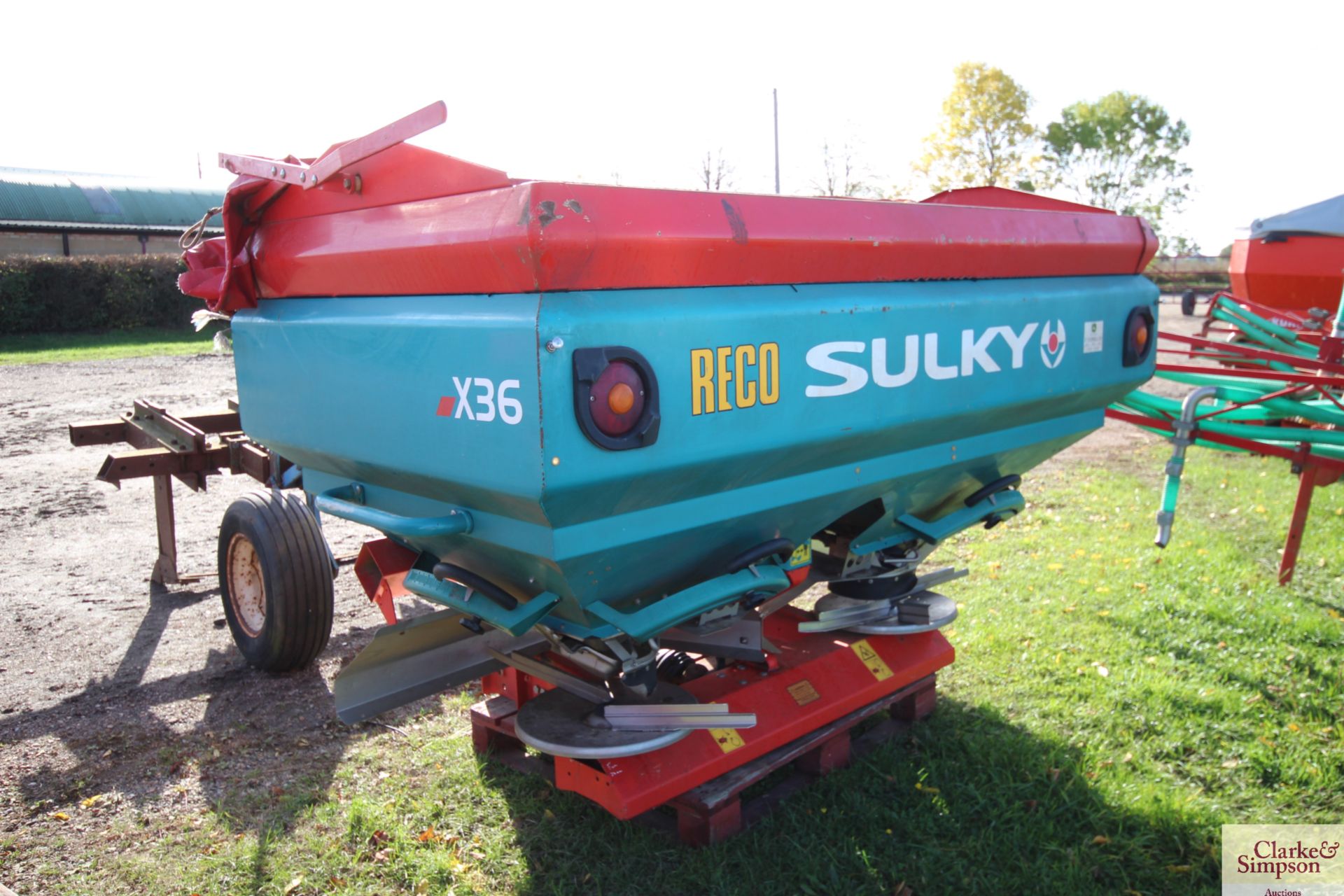 Reco Sulky X36 24m twin disc fertiliser spreader. 2008. Serial number BD0129. With hopper - Image 2 of 14