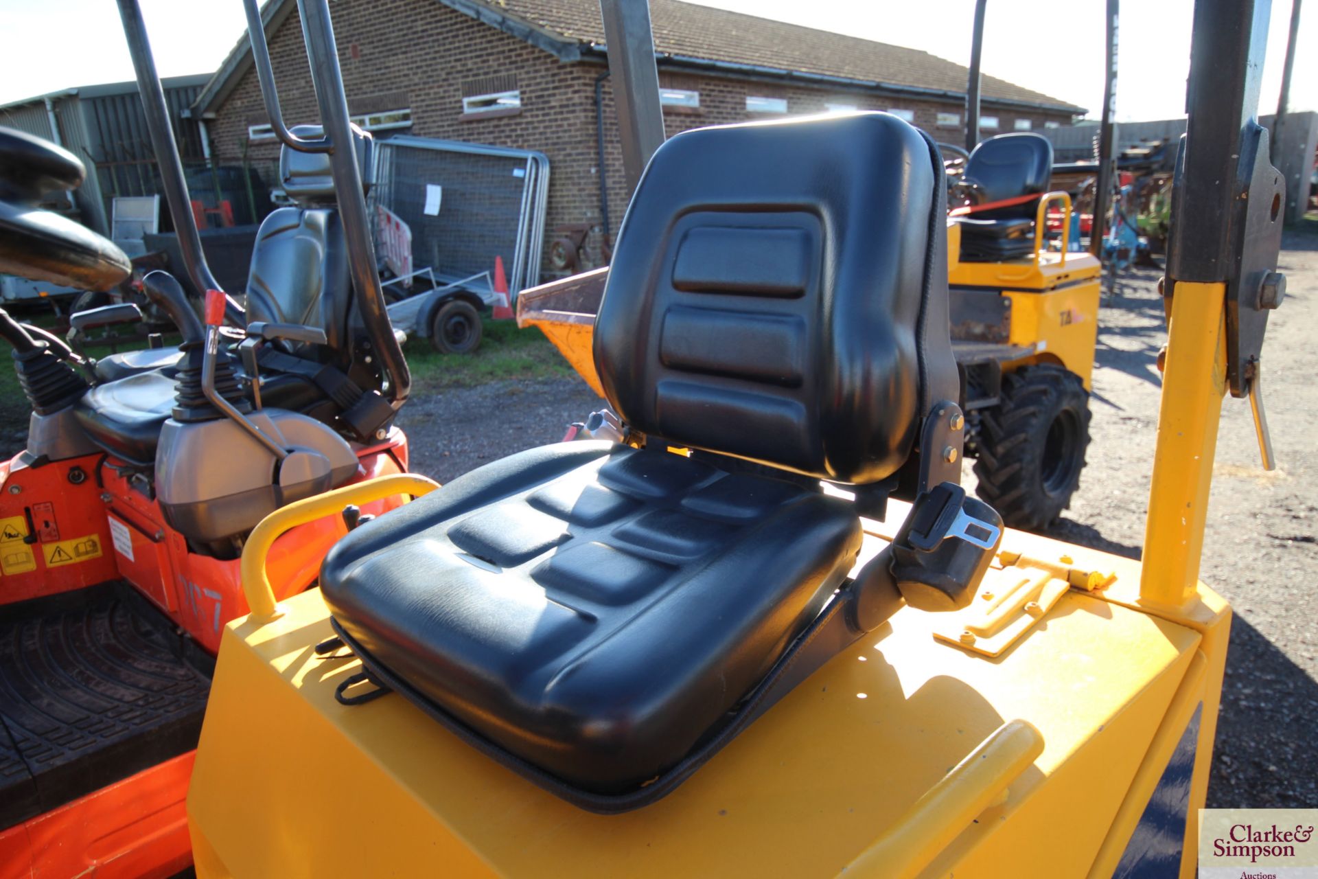 Thwaites 1T hydrostatic 4WD skip loading dumper. 2006. c.2,000 hours. Serial number - Image 11 of 25