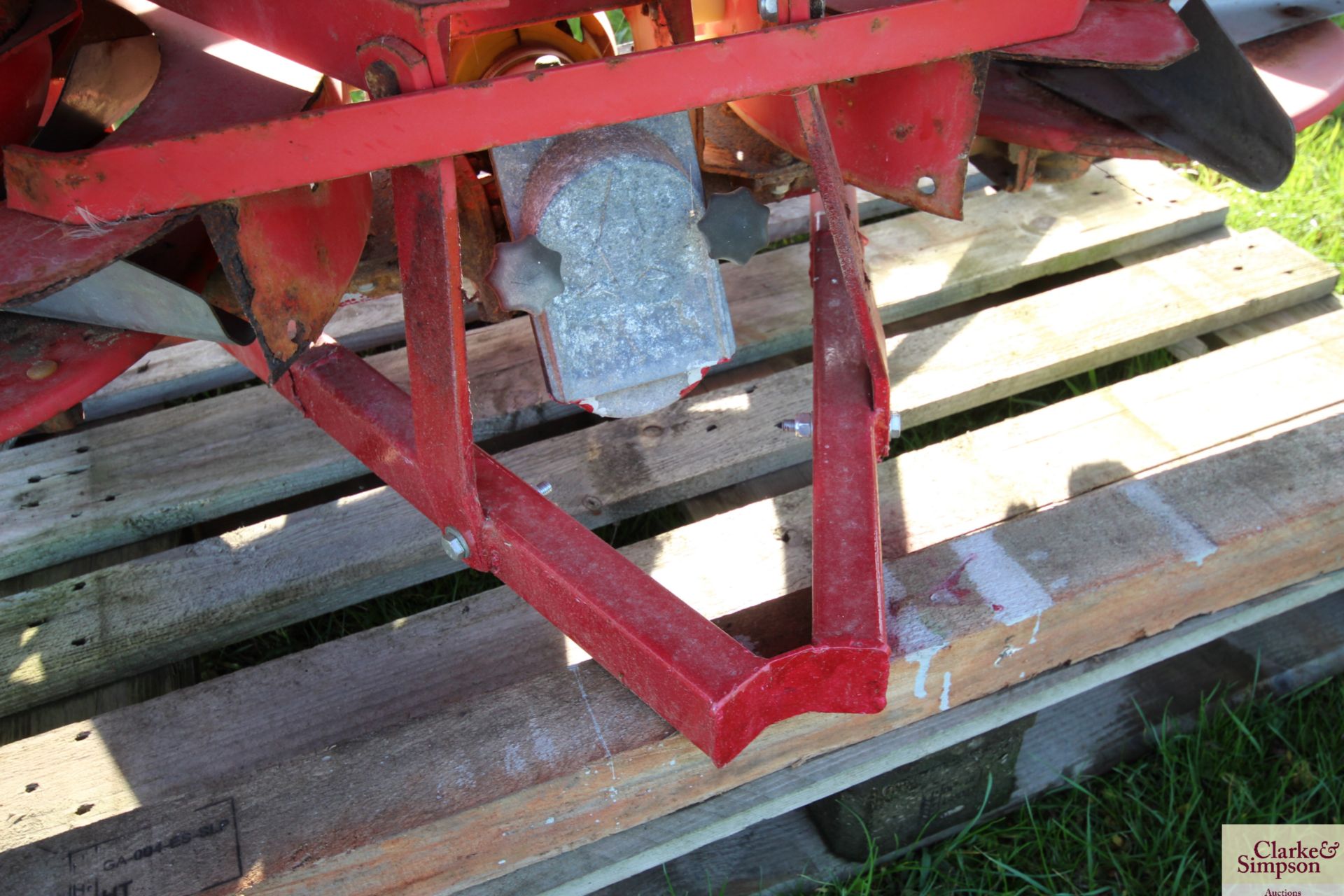 Lely Centreliner twin disc fertiliser spreader. With hopper extension. 1995. V - Image 11 of 12